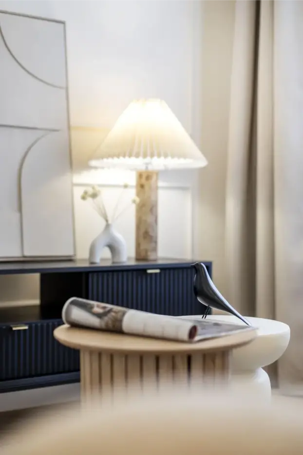 kiadásra felkészített lakás asztali lámpa, design bútorok