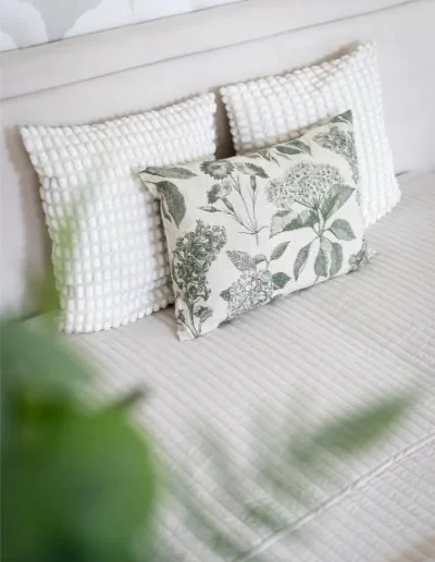 hálószoba részlet megvetett ágy