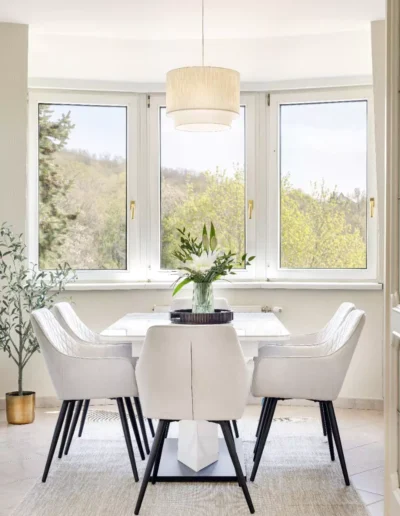 étkező eladásra felkészítve, gyönyörű panorámával a háttérben