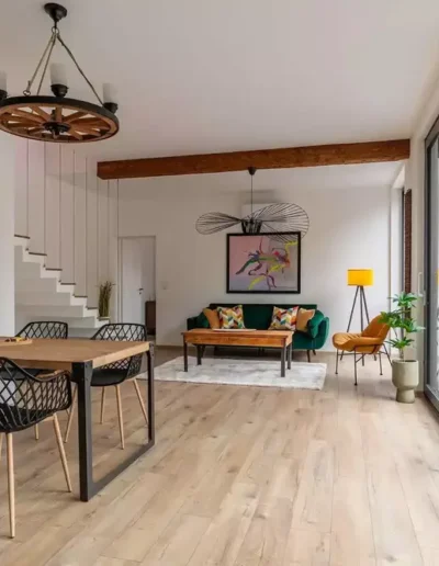 eladó prémium ingatlan nappalija, étkezője modern rusztikus stílusban