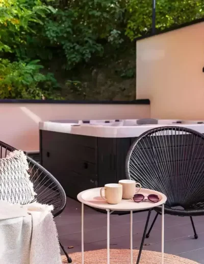 eladásra felkészített prémium ingatlan jakuzzi erkély modern kiegészítőkkel