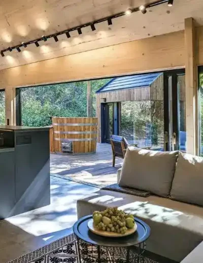 mátra szálláshely nappali és konyha berendezve