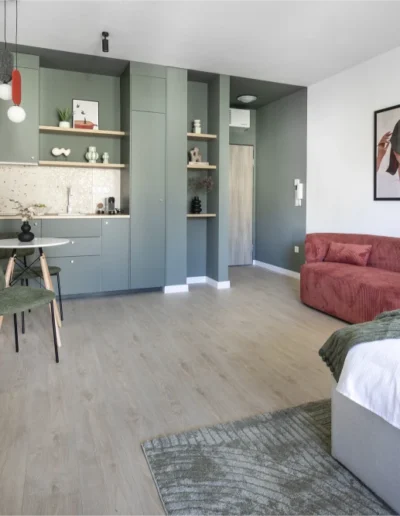 zöld konyhás apartman home staging után