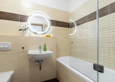 home styling után eladásra felkészített lakás fürdőszobája home staging után